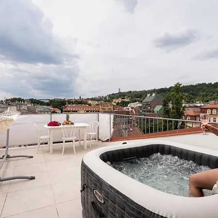شقة Skyline Jacuzzi براغ